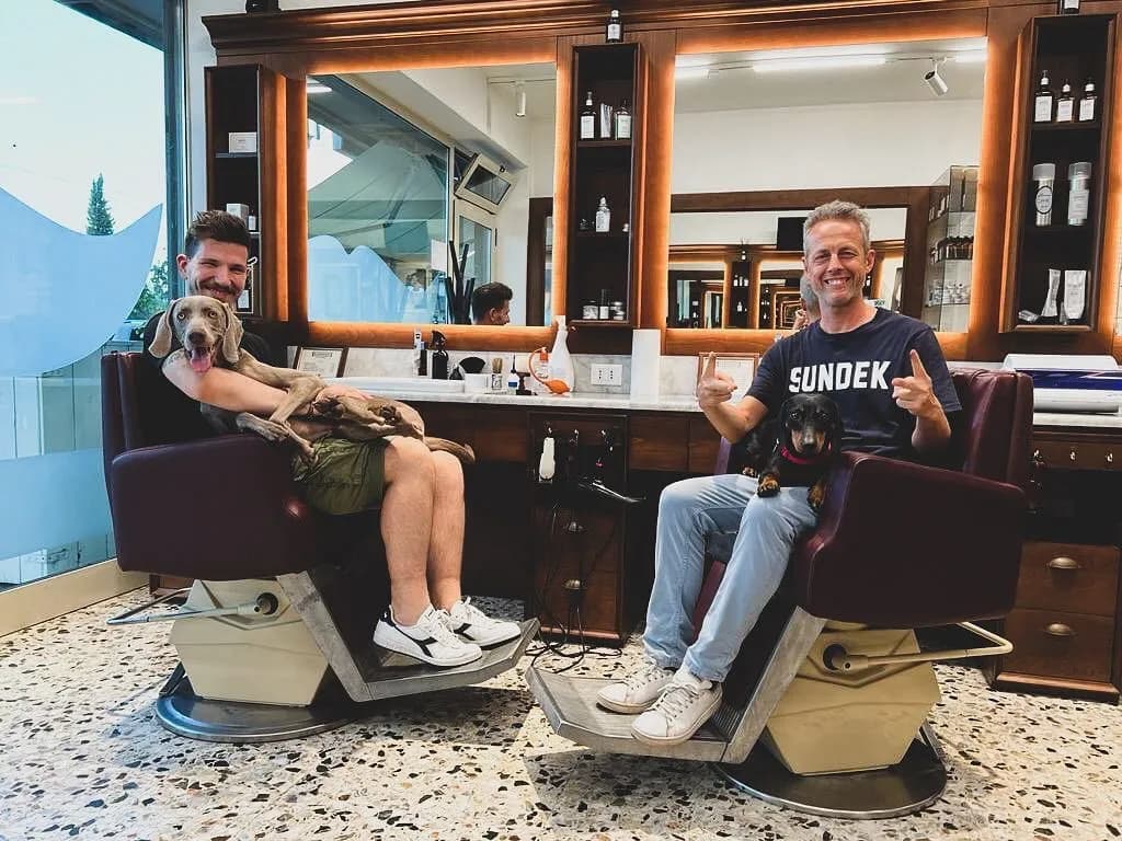 I barbieri con i loro cani